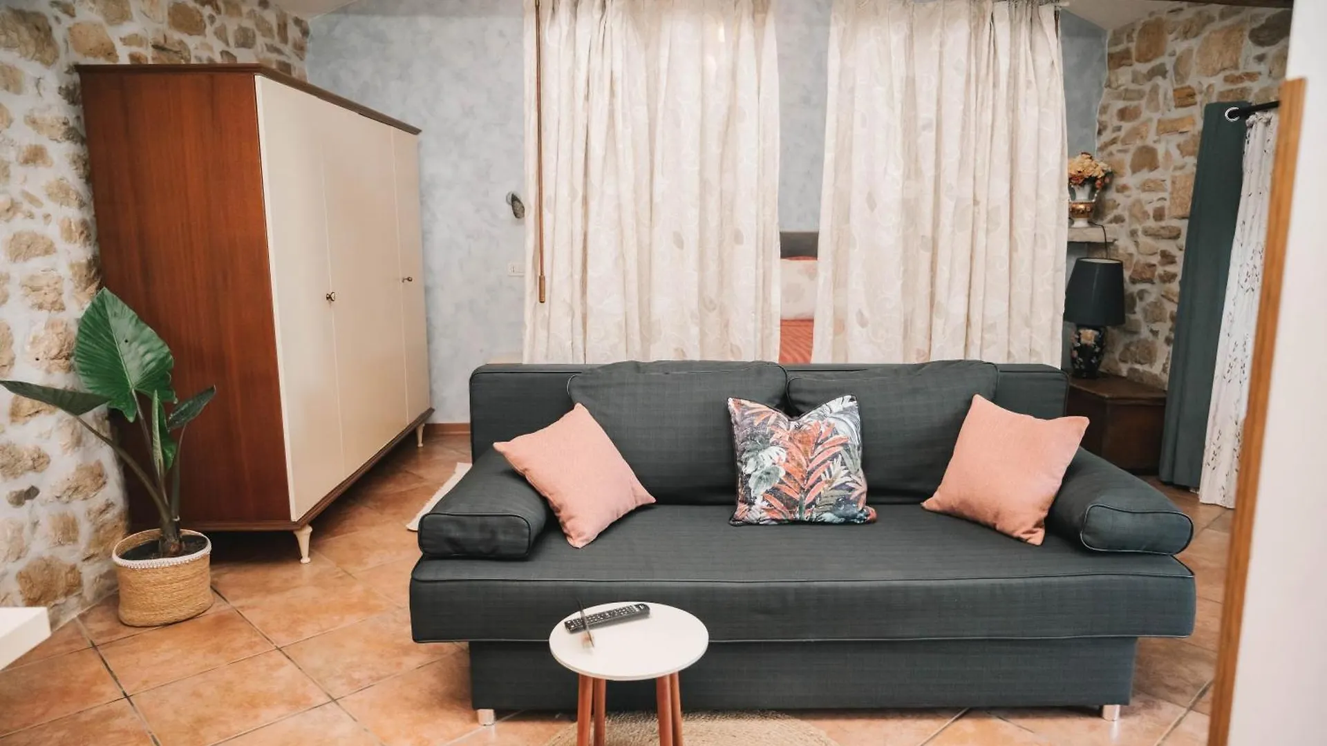 Rural Apartments Ritossa Vižinada 住宿加早餐酒店