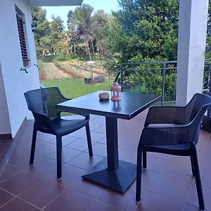 & Darrer Guest house